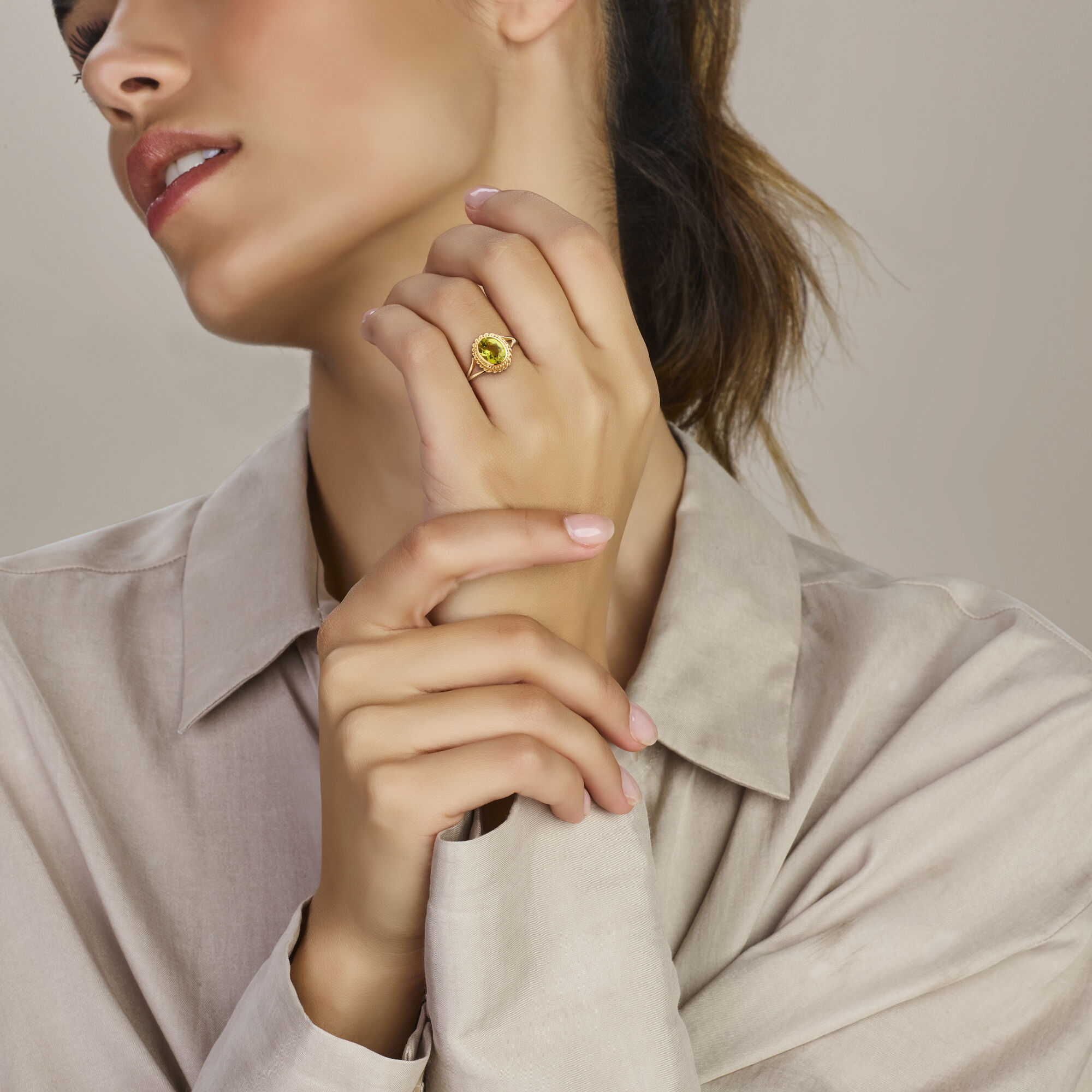Geelgouden ring met peridot maat 17,25 - Afbeelding 2