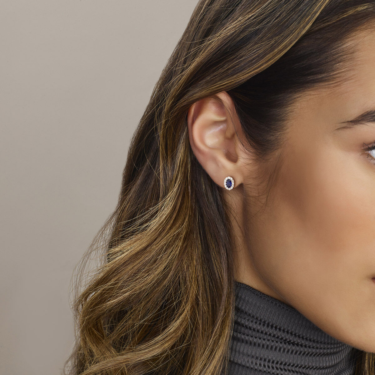 Zilveren oorknoppen zirkonia blauw en wit - Afbeelding 2